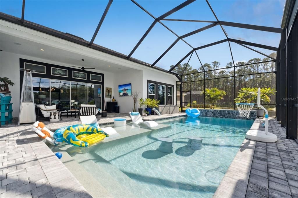 En Venta: $899,900 (4 camas, 3 baños, 2568 Pies cuadrados)