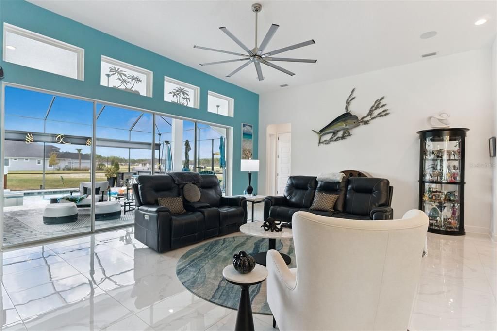 En Venta: $899,900 (4 camas, 3 baños, 2568 Pies cuadrados)