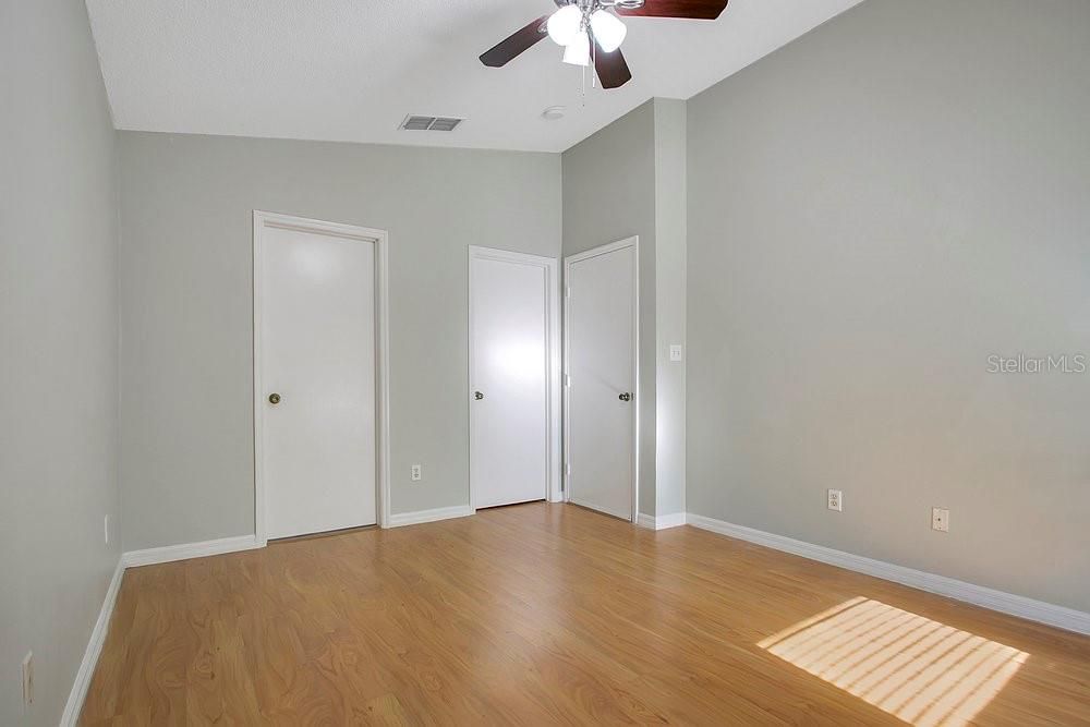 待售: $319,900 (4 贝兹, 2 浴室, 1356 平方英尺)