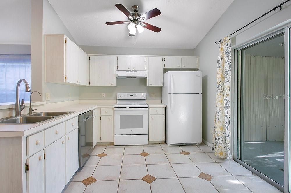 待售: $319,900 (4 贝兹, 2 浴室, 1356 平方英尺)