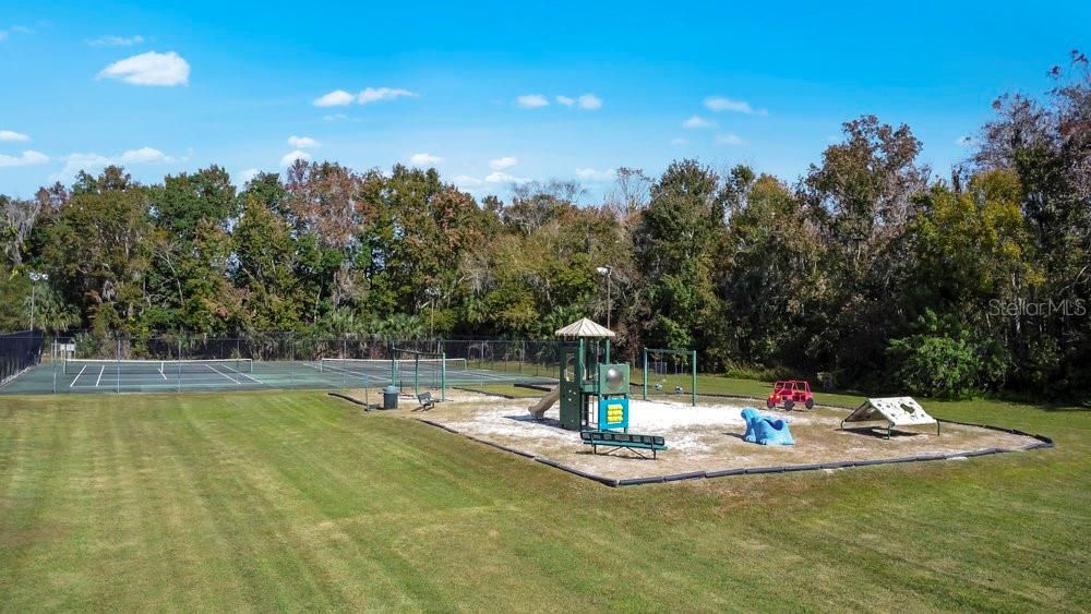 待售: $319,900 (4 贝兹, 2 浴室, 1356 平方英尺)