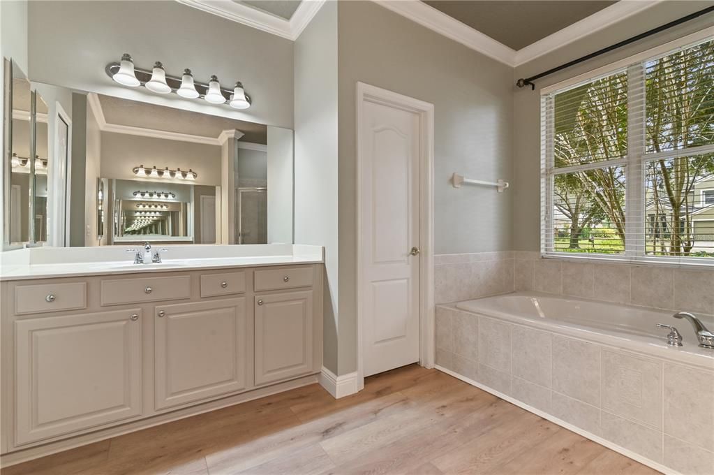 For Sale: $685,000 (5 beds, 3 baths, 3364 Square Feet)