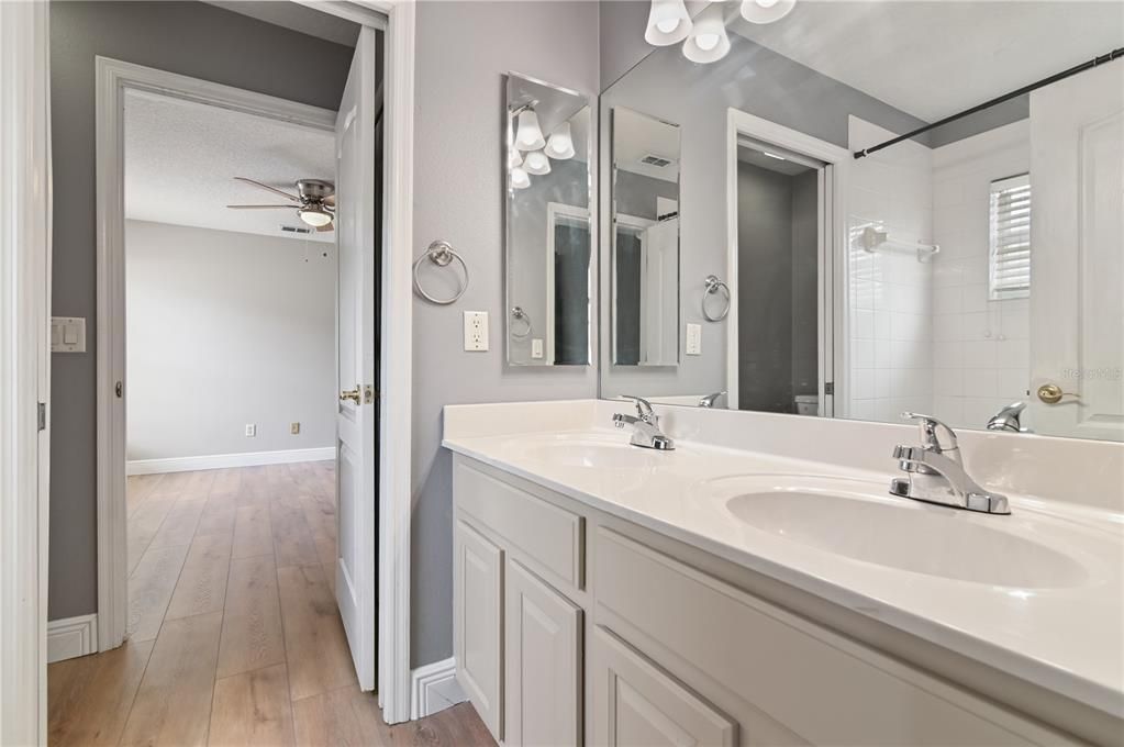 For Sale: $685,000 (5 beds, 3 baths, 3364 Square Feet)