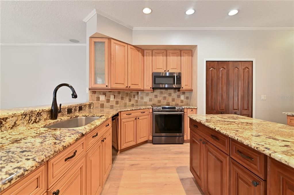 For Sale: $685,000 (5 beds, 3 baths, 3364 Square Feet)