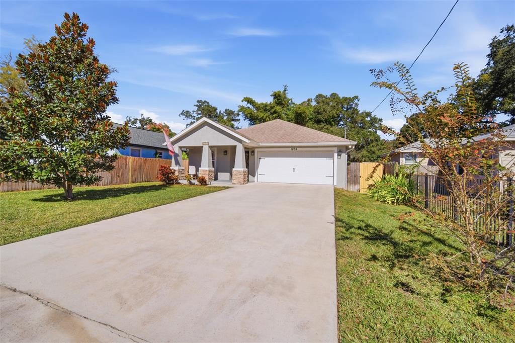 For Sale: $525,000 (3 beds, 2 baths, 1636 Square Feet)