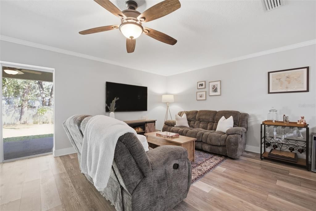 For Sale: $525,000 (3 beds, 2 baths, 1636 Square Feet)