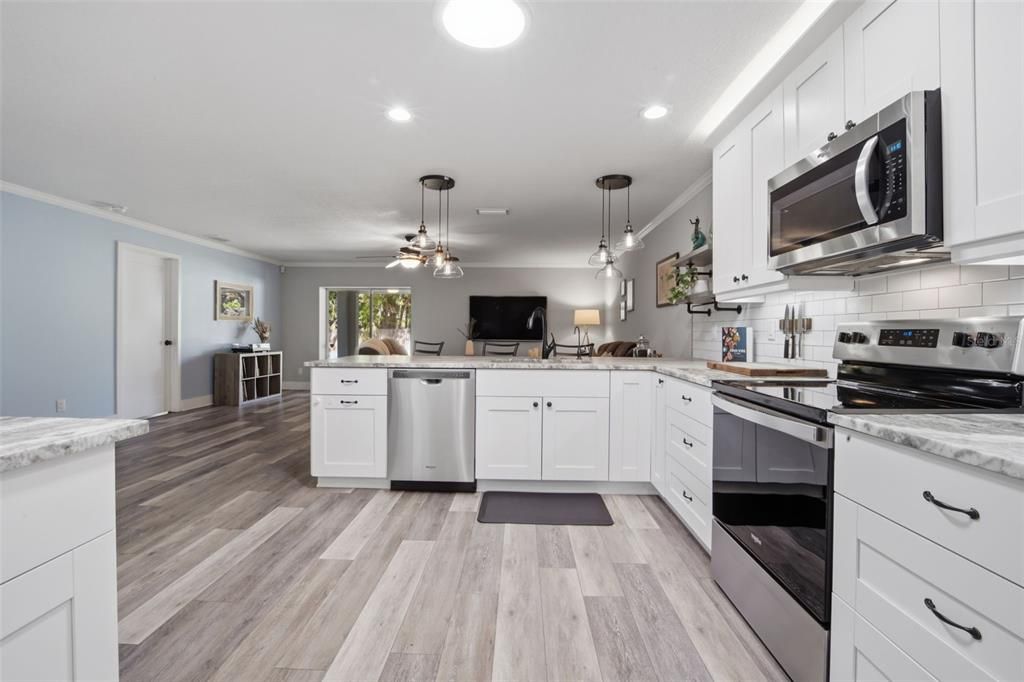 For Sale: $525,000 (3 beds, 2 baths, 1636 Square Feet)