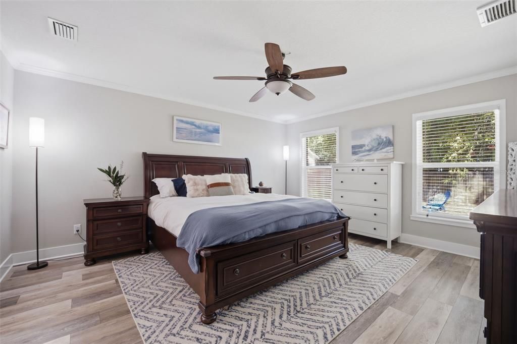 For Sale: $525,000 (3 beds, 2 baths, 1636 Square Feet)