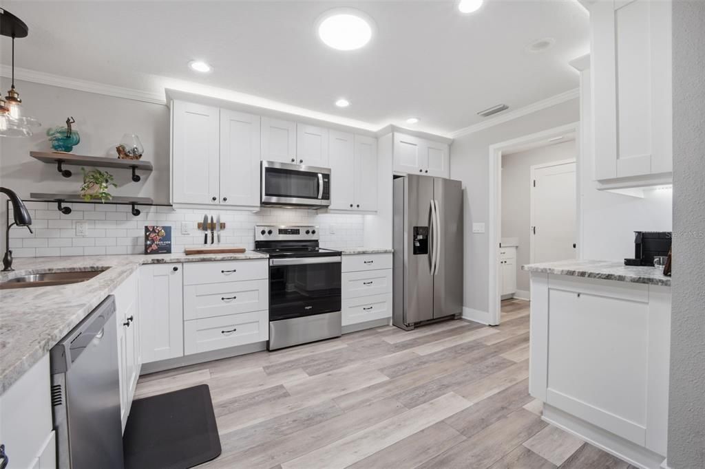 For Sale: $525,000 (3 beds, 2 baths, 1636 Square Feet)