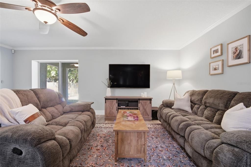 For Sale: $525,000 (3 beds, 2 baths, 1636 Square Feet)