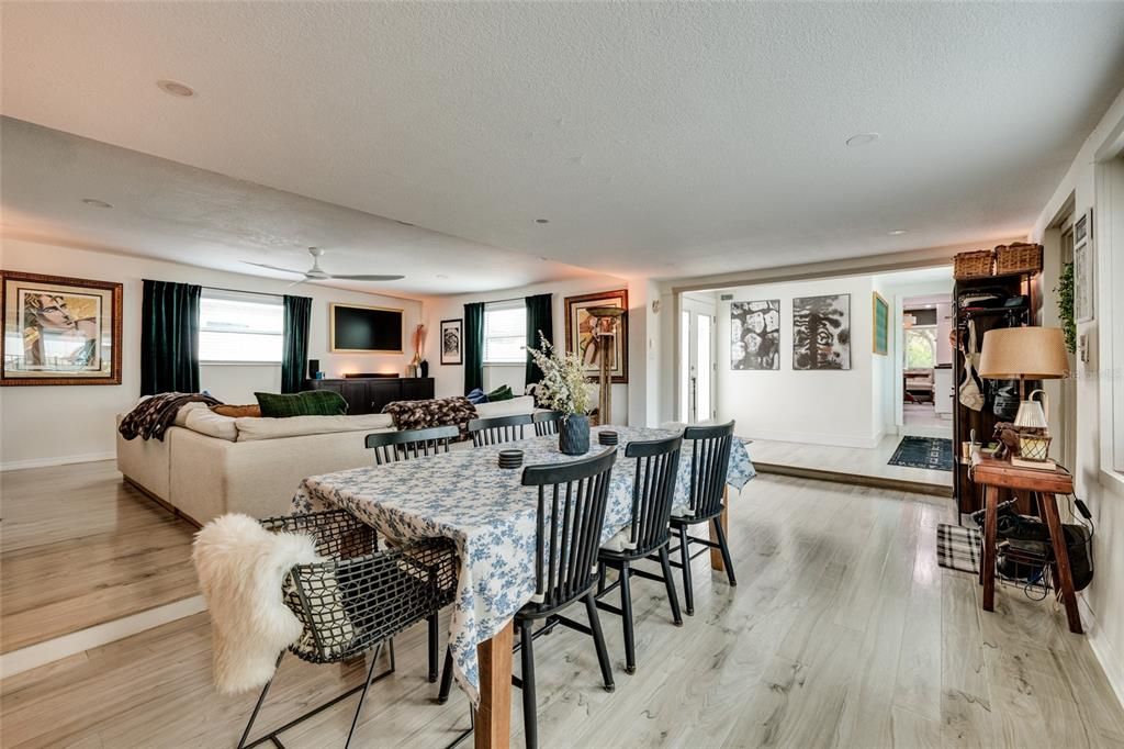 En Venta: $650,000 (3 camas, 3 baños, 1924 Pies cuadrados)