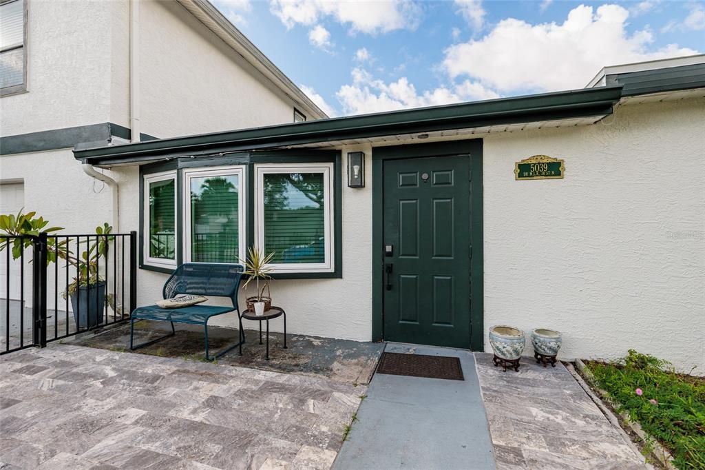 En Venta: $650,000 (3 camas, 3 baños, 1924 Pies cuadrados)