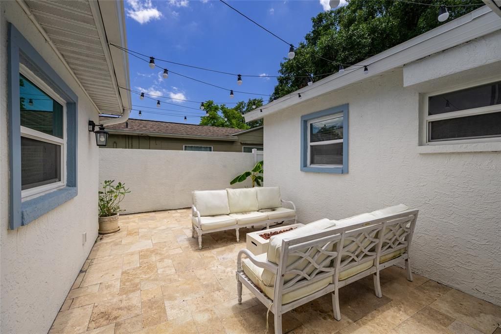 En Venta: $650,000 (3 camas, 3 baños, 1924 Pies cuadrados)