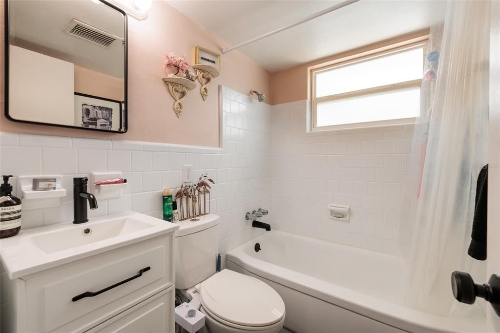 En Venta: $650,000 (3 camas, 3 baños, 1924 Pies cuadrados)