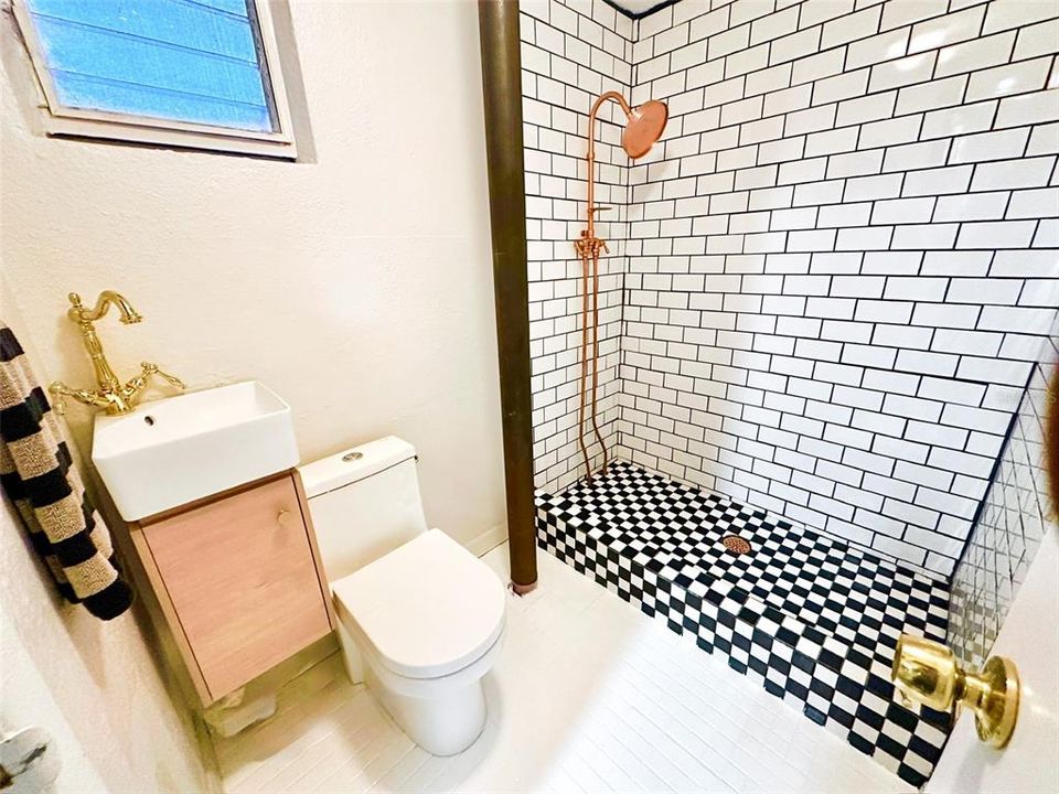 En Venta: $650,000 (3 camas, 3 baños, 1924 Pies cuadrados)