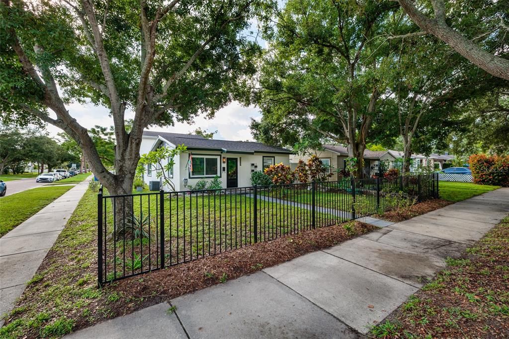 En Venta: $650,000 (3 camas, 3 baños, 1924 Pies cuadrados)