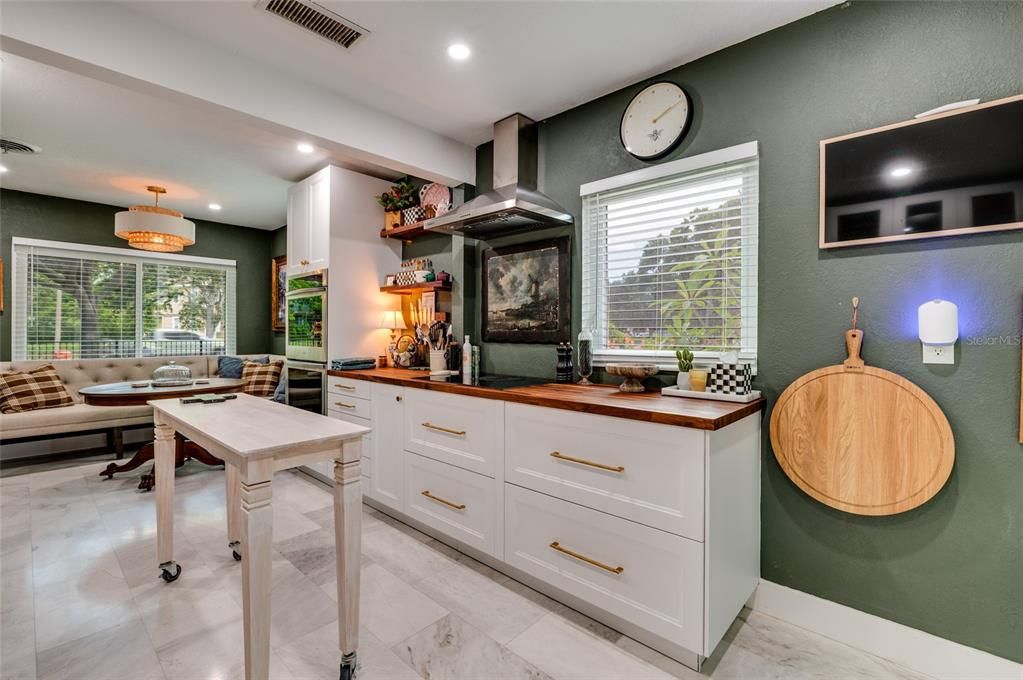 En Venta: $650,000 (3 camas, 3 baños, 1924 Pies cuadrados)