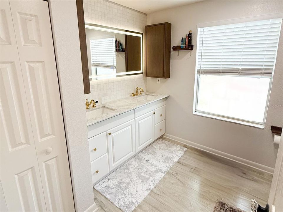 En Venta: $650,000 (3 camas, 3 baños, 1924 Pies cuadrados)