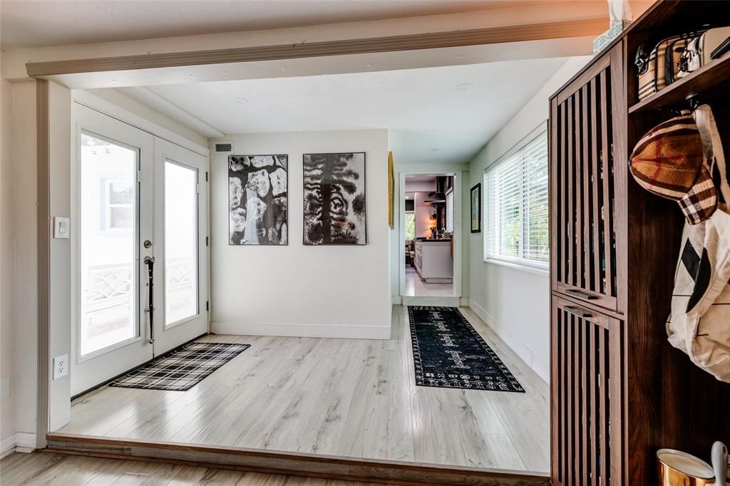 En Venta: $650,000 (3 camas, 3 baños, 1924 Pies cuadrados)