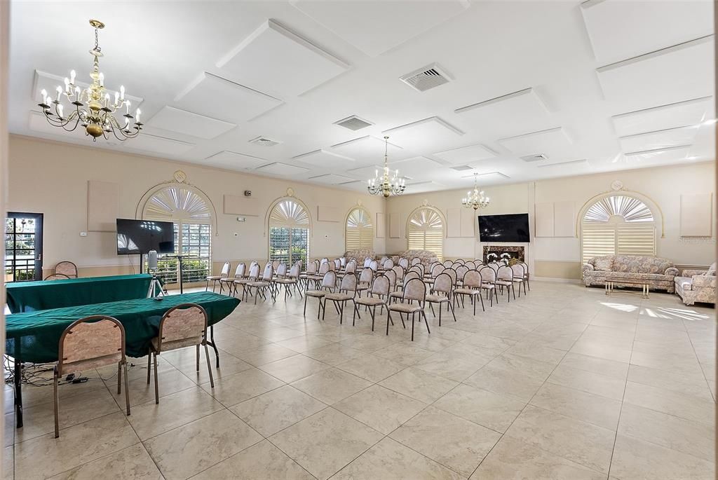 合同活跃: $707,000 (2 贝兹, 2 浴室, 1470 平方英尺)