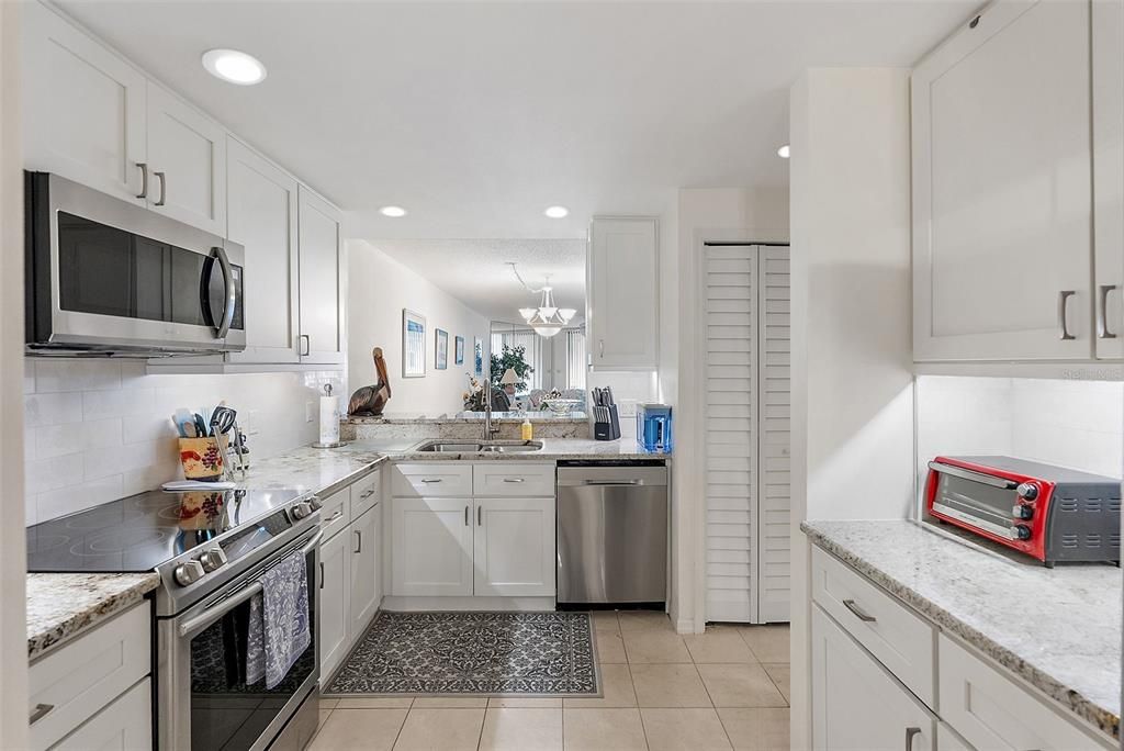 合同活跃: $707,000 (2 贝兹, 2 浴室, 1470 平方英尺)