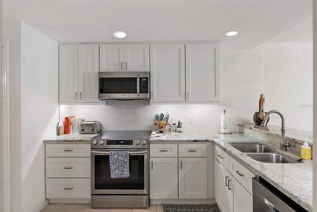 合同活跃: $707,000 (2 贝兹, 2 浴室, 1470 平方英尺)