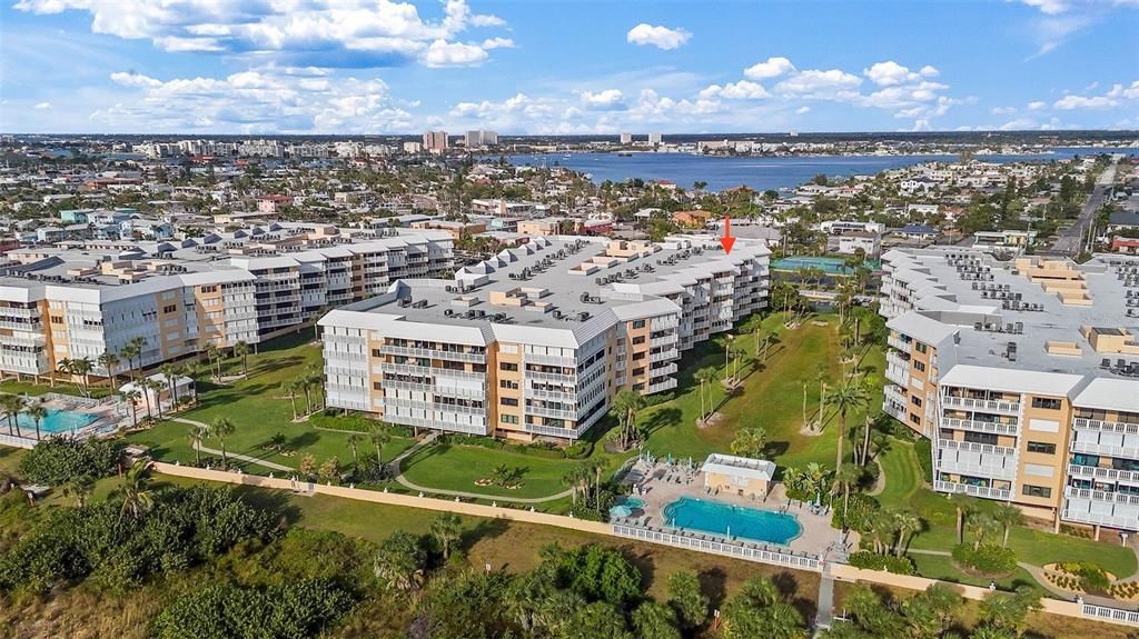 合同活跃: $707,000 (2 贝兹, 2 浴室, 1470 平方英尺)