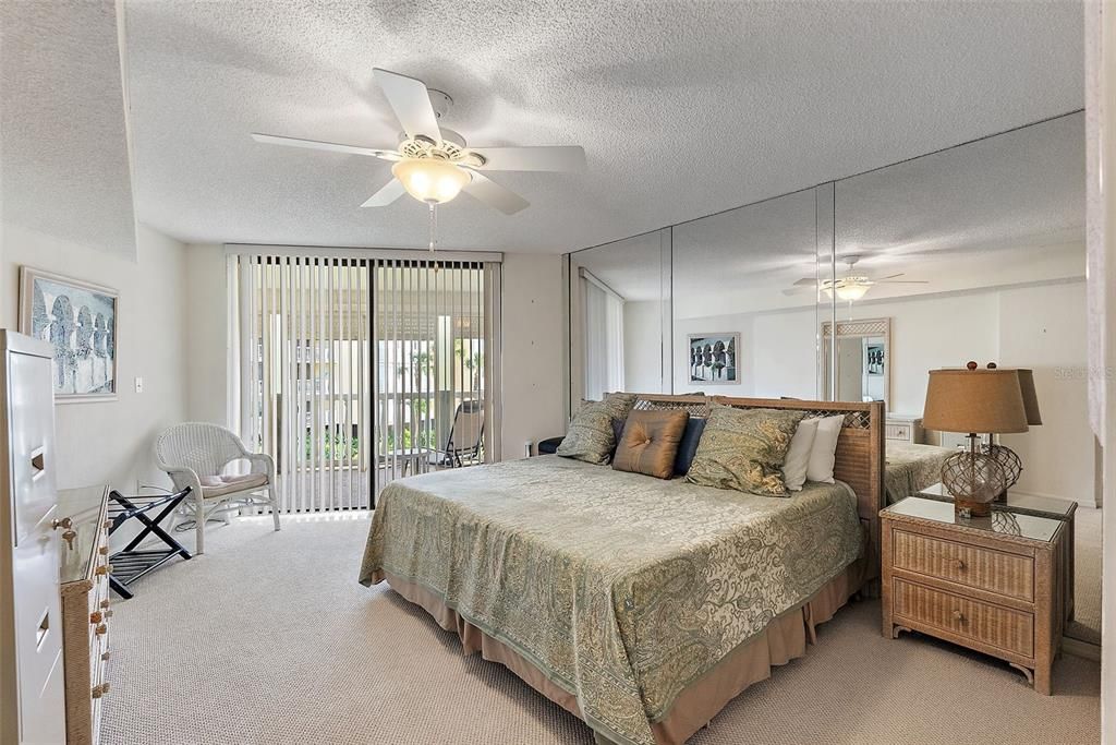 合同活跃: $707,000 (2 贝兹, 2 浴室, 1470 平方英尺)