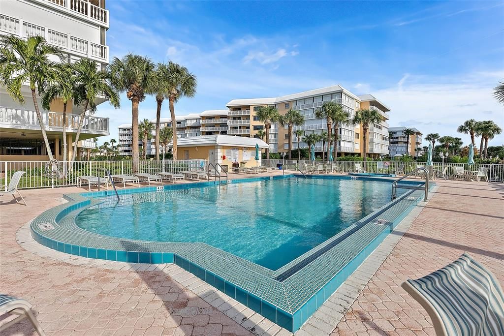 合同活跃: $707,000 (2 贝兹, 2 浴室, 1470 平方英尺)