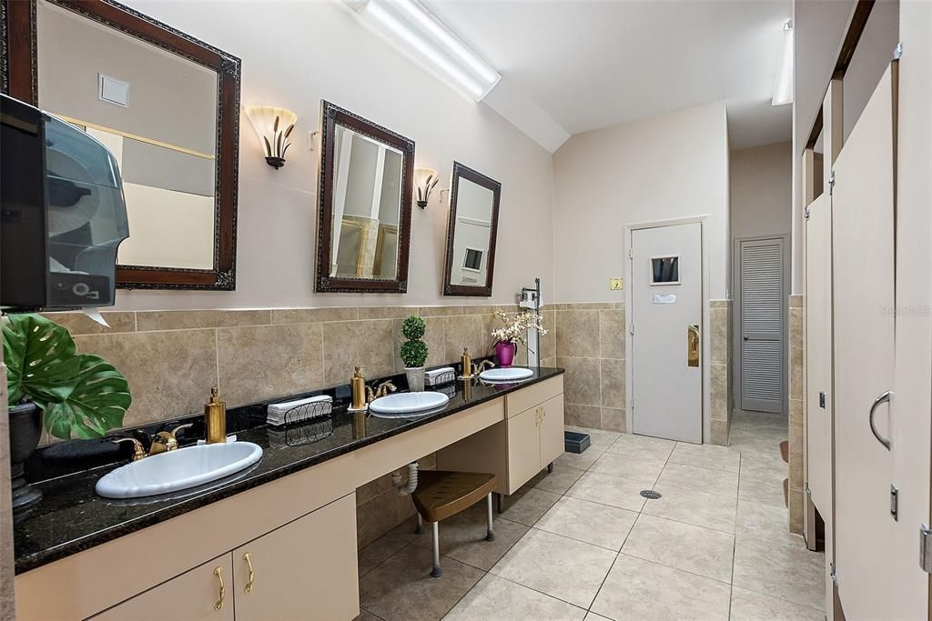 合同活跃: $707,000 (2 贝兹, 2 浴室, 1470 平方英尺)