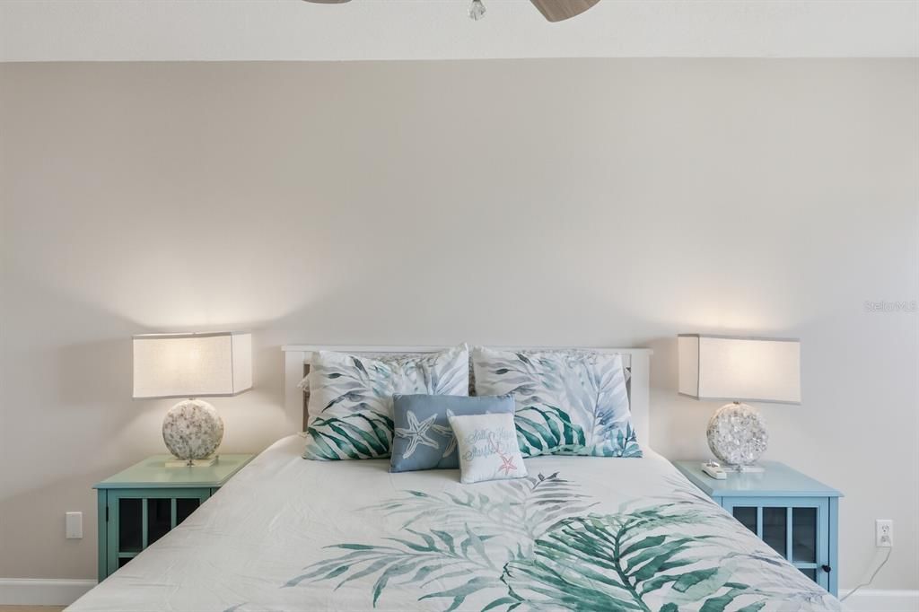 For Sale: $549,000 (2 beds, 2 baths, 1152 Square Feet)