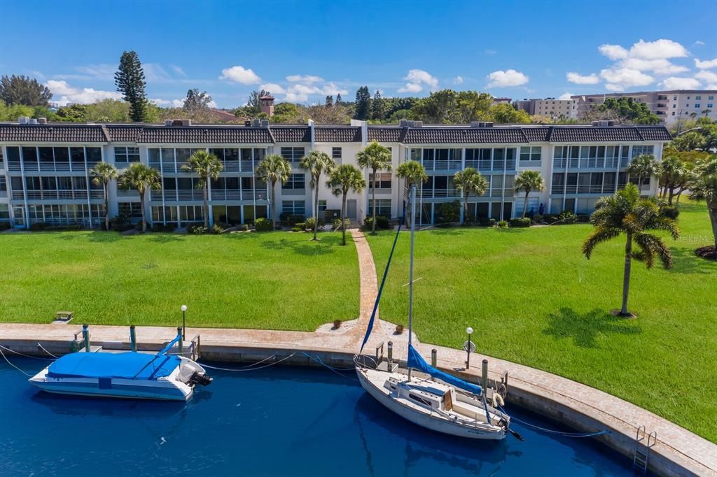 For Sale: $549,000 (2 beds, 2 baths, 1152 Square Feet)