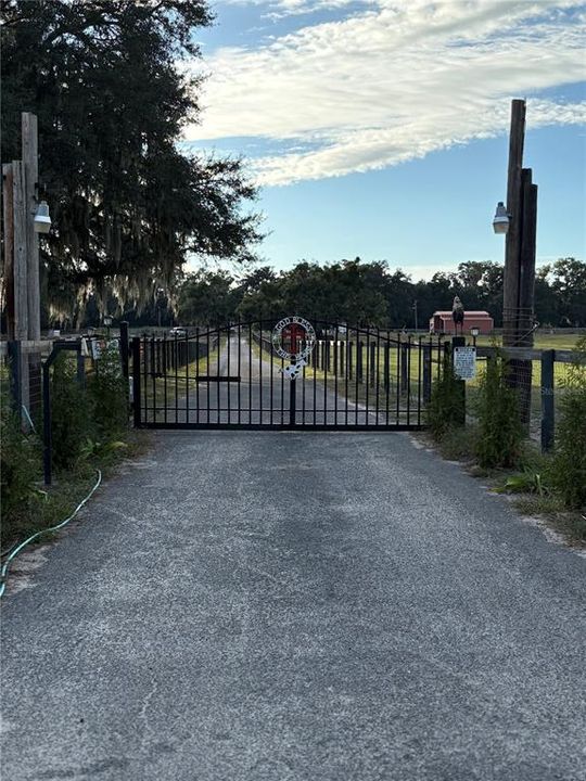 For Sale: $1,100,000 (4 beds, 2 baths, 2473 Square Feet)