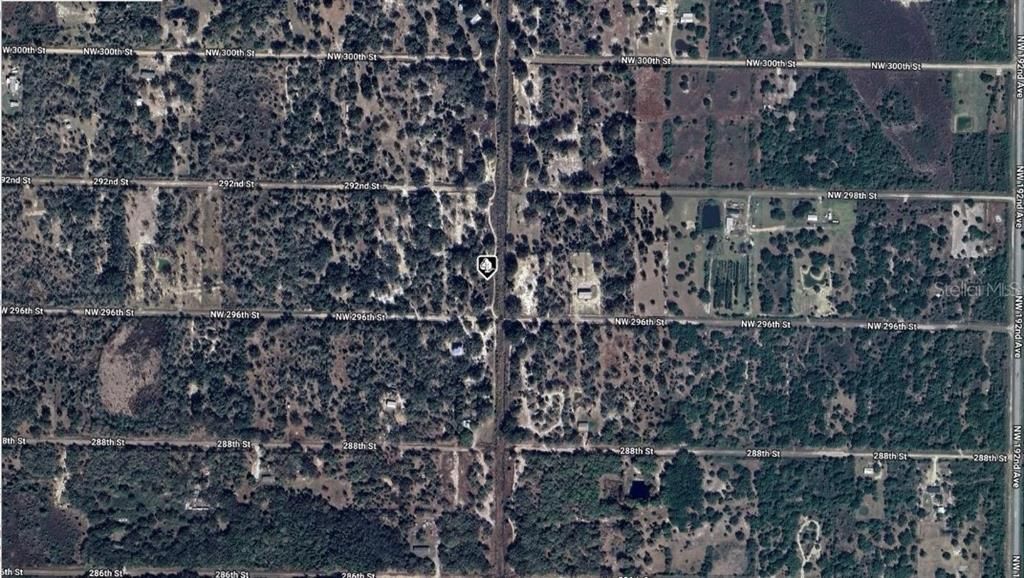 На продажу: $48,000 (0.24 acres)