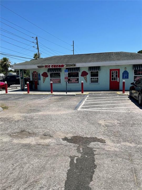 For Sale: $425,000 (2 beds, 2 baths, 1354 Square Feet)