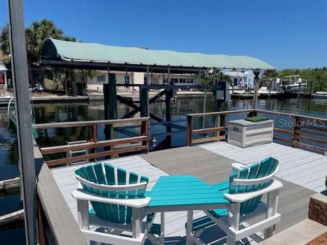 For Sale: $425,000 (2 beds, 2 baths, 1354 Square Feet)