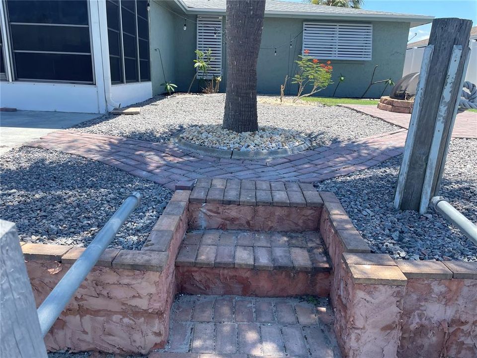 For Sale: $425,000 (2 beds, 2 baths, 1354 Square Feet)