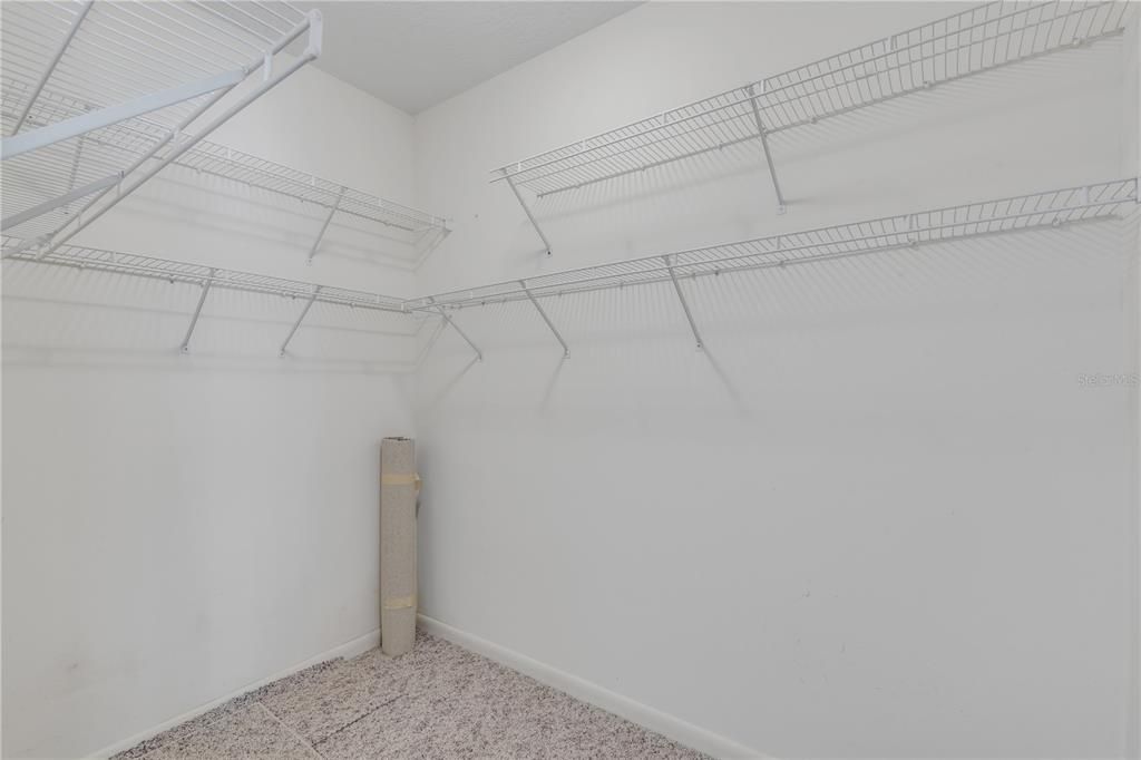 合同活跃: $599,000 (3 贝兹, 3 浴室, 2270 平方英尺)