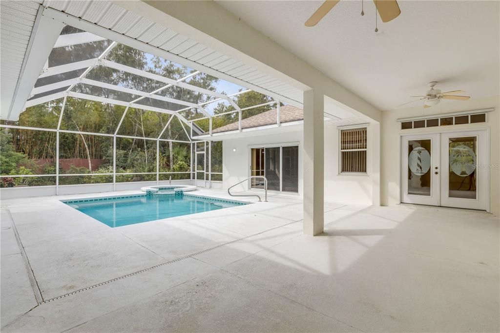 合同活跃: $599,000 (3 贝兹, 3 浴室, 2270 平方英尺)