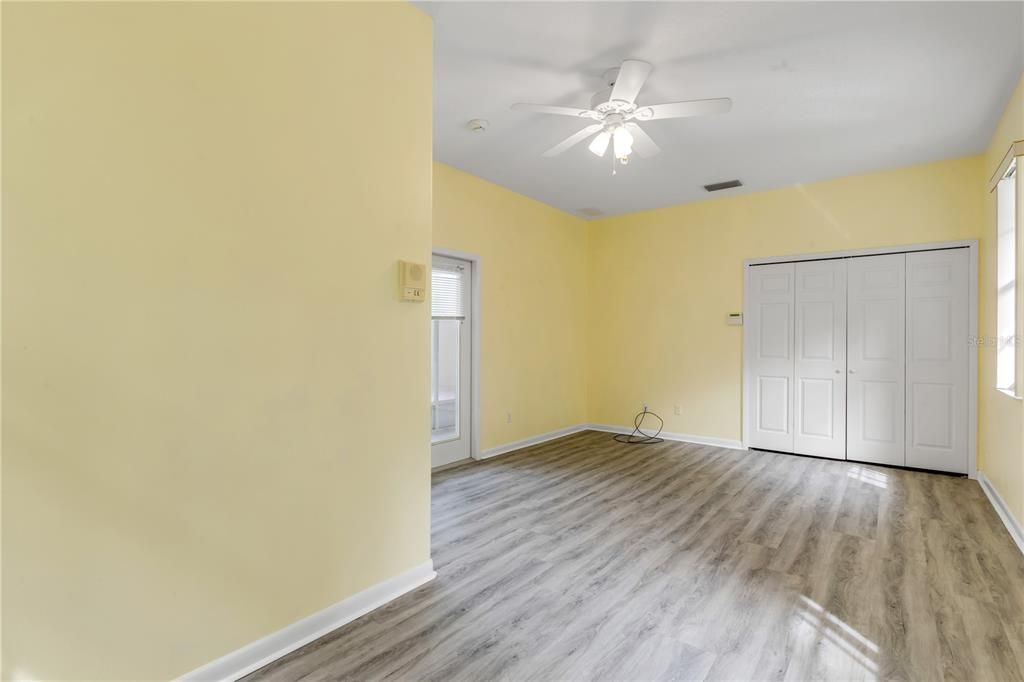 合同活跃: $599,000 (3 贝兹, 3 浴室, 2270 平方英尺)