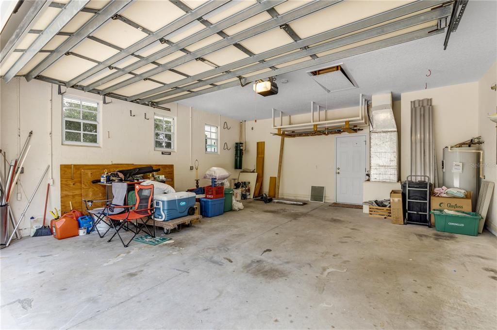 合同活跃: $599,000 (3 贝兹, 3 浴室, 2270 平方英尺)