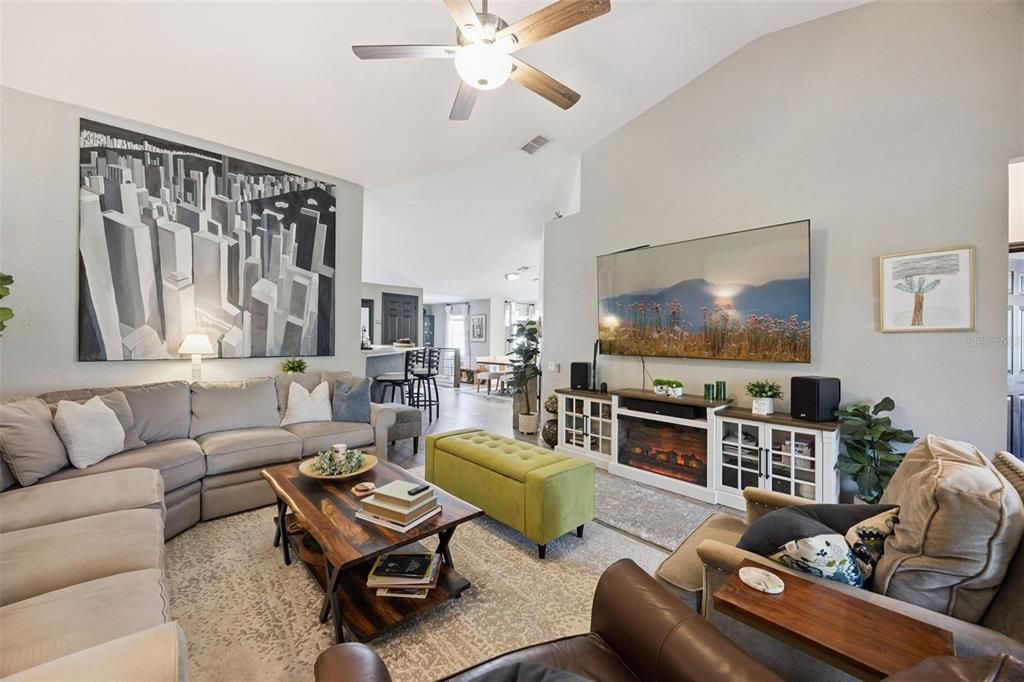 For Sale: $329,000 (3 beds, 2 baths, 1864 Square Feet)