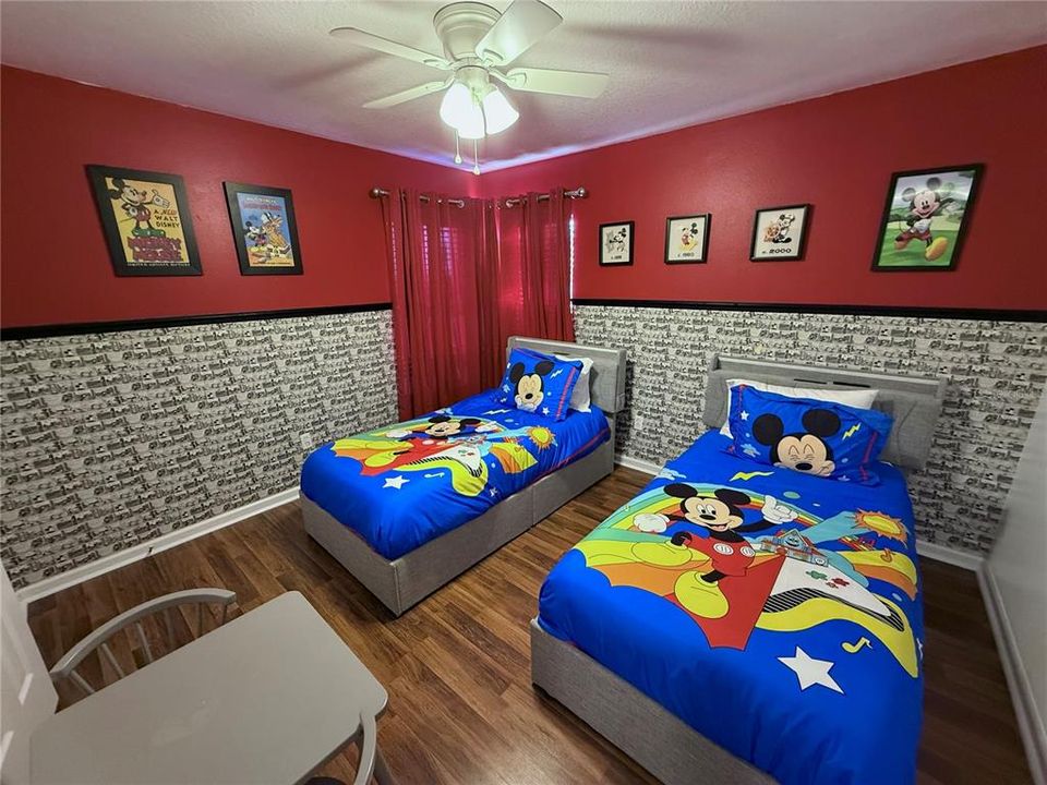 For Sale: $585,000 (5 beds, 3 baths, 2255 Square Feet)