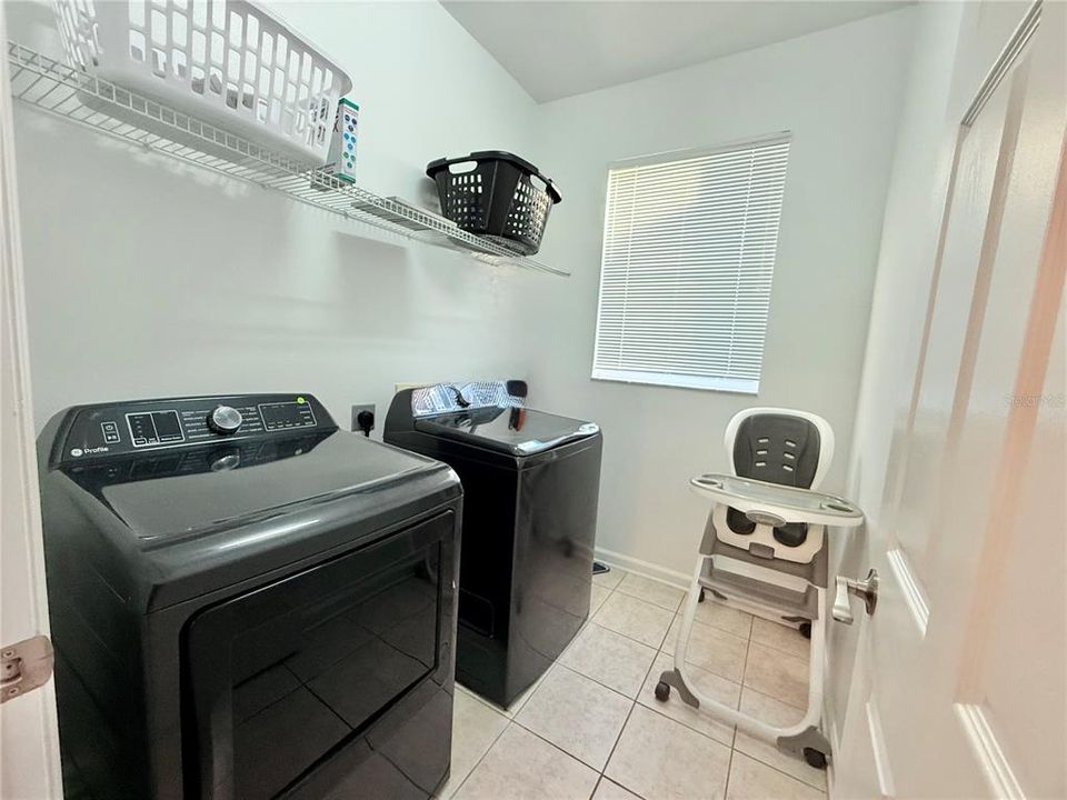 For Sale: $585,000 (5 beds, 3 baths, 2255 Square Feet)