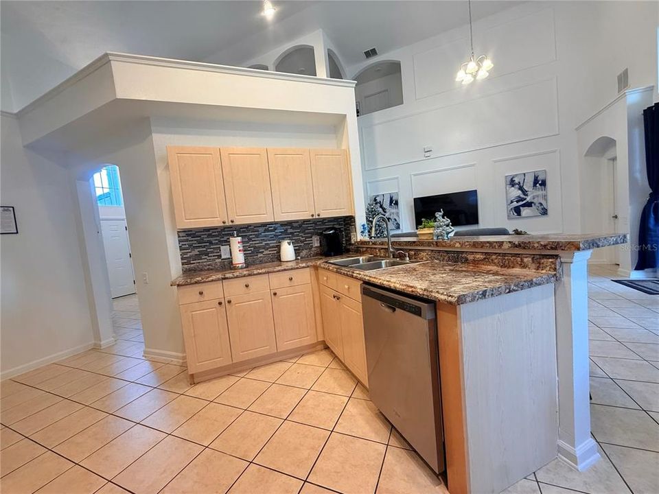 For Sale: $585,000 (5 beds, 3 baths, 2255 Square Feet)