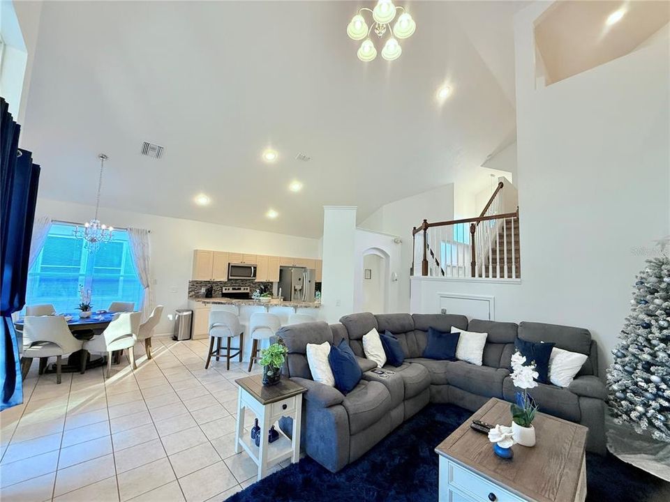 For Sale: $585,000 (5 beds, 3 baths, 2255 Square Feet)