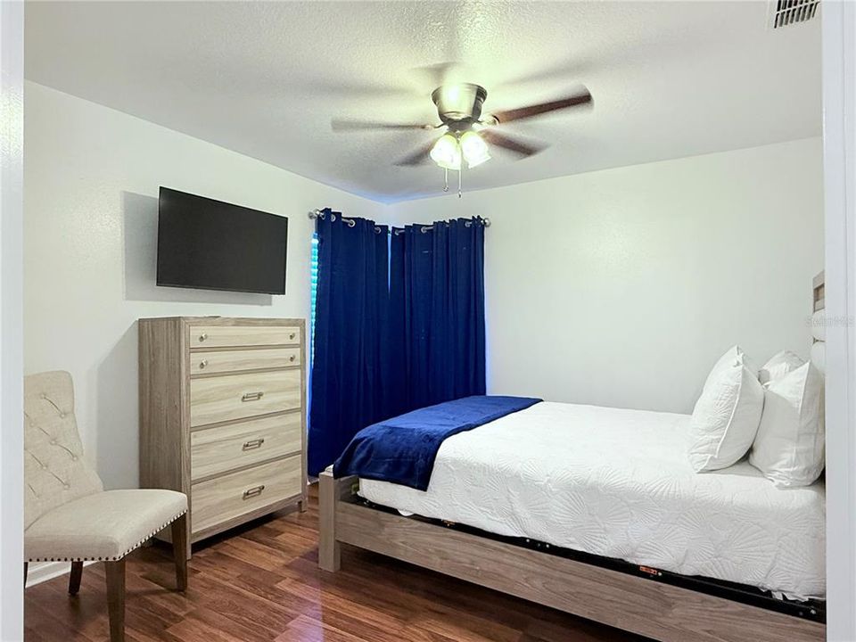 For Sale: $585,000 (5 beds, 3 baths, 2255 Square Feet)