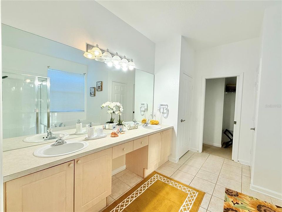 For Sale: $585,000 (5 beds, 3 baths, 2255 Square Feet)