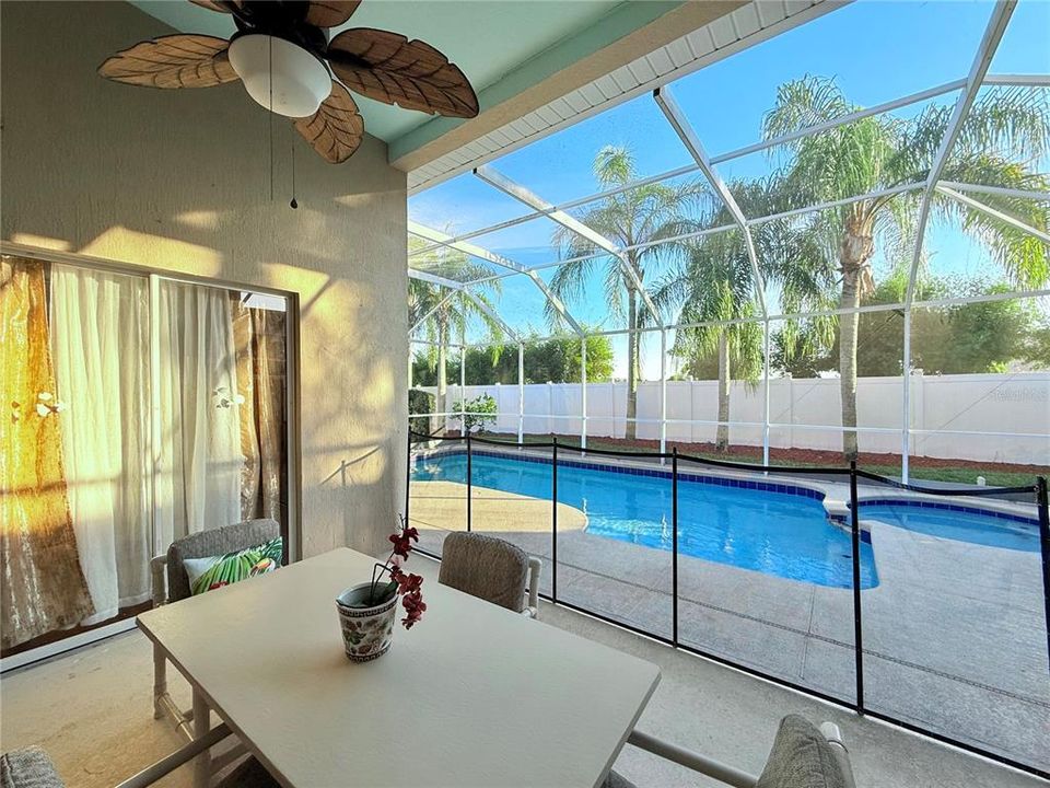 For Sale: $585,000 (5 beds, 3 baths, 2255 Square Feet)