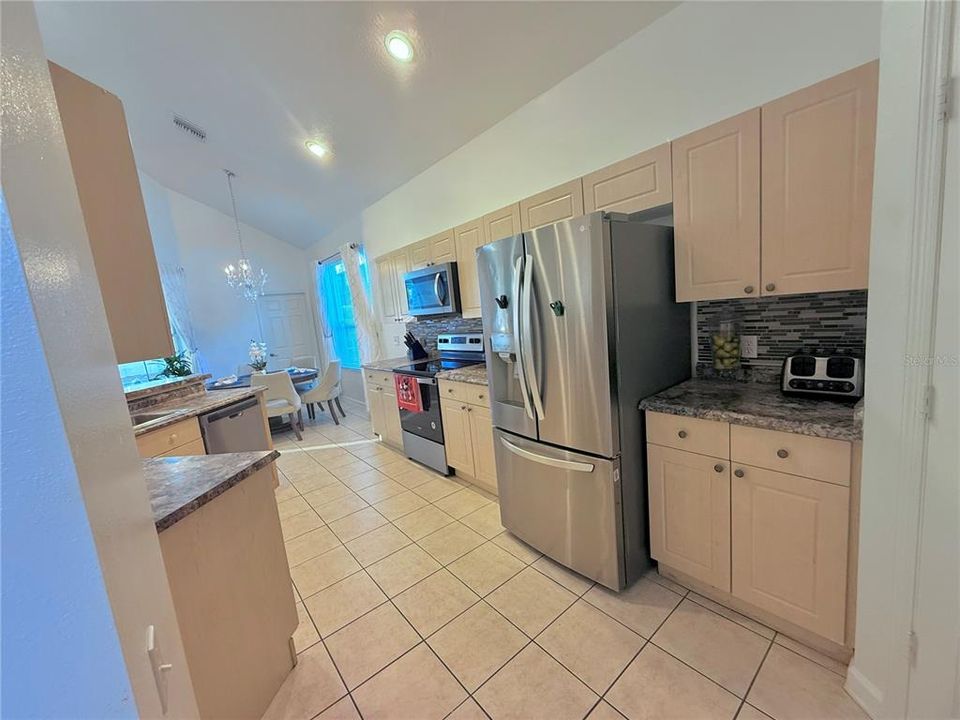 For Sale: $585,000 (5 beds, 3 baths, 2255 Square Feet)